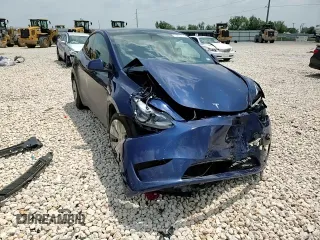 2022 Tesla Model Y Long Range z VIN 7SAYGDEE7NF313228, wystawiony jako Copart lot #55060705 z przebiegiem 32 238 mil mil oraz Szkoda całkowita • Salvage title. Historia ofert i sprzedaży dostępna na DreamBid. Obrazek 14.