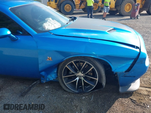 2016 Dodge Challenger R/T Scat Pack z VIN 2C3CDZFJ9GH100372, wystawiony jako IAAI lot #42221915 z przebiegiem 66 896 mil mil oraz . Historia ofert i sprzedaży dostępna na DreamBid. Obrazek 6.