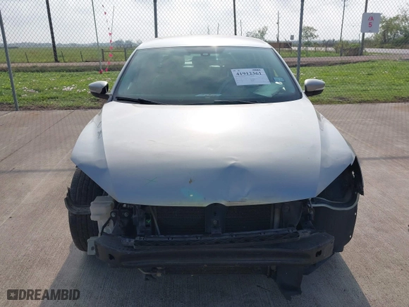 2013 Volkswagen Passat SE with VIN 1VWBP7A38DC086021, listed as a IAAI auction lot 41912361 with 215,843 mi miles. Bid and sale history available at carsss.com. Image 12.