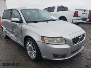 2009 Volvo V50 2.4L with VIN YV1MW382592450021, listed as a IAAI auction lot 41548748 with 155,631 mi miles. Bid and sale history available at carsss.com. Image 1.