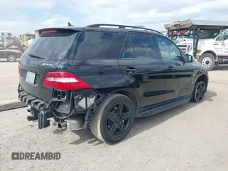 2014 Mercedes-Benz M 63 AMG z VIN 4JGDA7EB5EA320042, wystawiony jako IAAI lot #41798059 z przebiegiem 111 866 mil mil oraz . Historia ofert i sprzedaży dostępna na DreamBid. Obrazek 4.