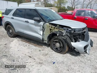 2023 Ford Police Interceptor Utility z VIN 1FM5K8ABXPGA35608, wystawiony jako IAAI lot #41857142 z przebiegiem 24 094 mil mil oraz . Historia ofert i sprzedaży dostępna na DreamBid. Obrazek 1.