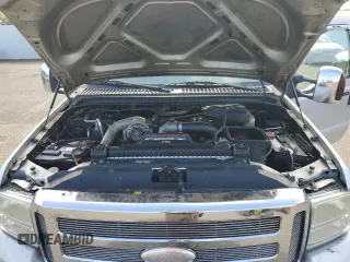 2006 Ford F-350 XL z VIN 1FTWX31P36EA28454, wystawiony jako Copart lot #59232315 z przebiegiem 197 103 mil mil oraz Czysty tytuł • Clean title. Historia ofert i sprzedaży dostępna na DreamBid. Obrazek 11.