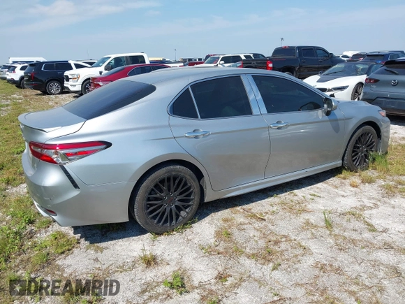 2018 Toyota Camry LE z VIN 4T1B11HK8JU155953, wystawiony jako IAAI lot #40609365 z przebiegiem 53 296 mil mil oraz . Historia ofert i sprzedaży dostępna na DreamBid. Obrazek 4.