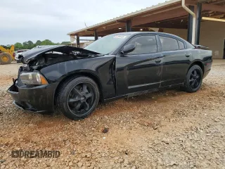2013 Dodge Charger SE z VIN 2C3CDXBG0DH638422, wystawiony jako Copart lot #57284485 z przebiegiem 136 378 mil mil oraz Szkoda całkowita • Salvage title. Historia ofert i sprzedaży dostępna na DreamBid. Obrazek 1.