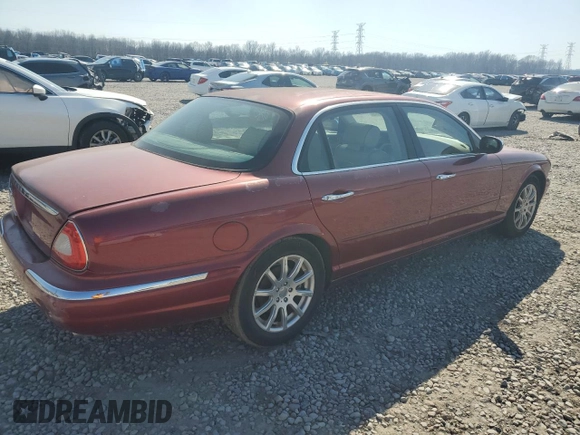 2005 Jaguar XJ Vanden Plas z VIN SAJWA82C75SG33074, wystawiony jako Copart lot #48725755 z przebiegiem 129 817 mil mil oraz Czysty tytuł • Clean title. Historia ofert i sprzedaży dostępna na DreamBid. Obrazek 3.