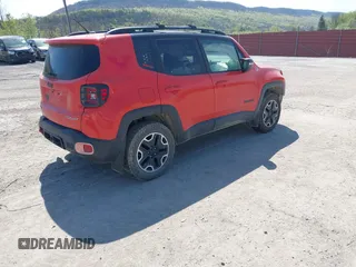 2016 Jeep Renegade Trailhawk z VIN ZACCJBCT1GPC81886, wystawiony jako IAAI lot #42102154 z przebiegiem 98 313 mil mil oraz . Historia ofert i sprzedaży dostępna na DreamBid. Obrazek 4.