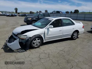 2000 Honda Accord EX z VIN 1HGCG6673YA130717, wystawiony jako Copart lot #52152735 z przebiegiem 249 818 mil mil oraz Szkoda całkowita • Salvage title. Historia ofert i sprzedaży dostępna na DreamBid. Obrazek 1.