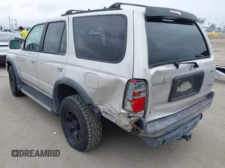 2000 Toyota 4Runner SR5 with VIN JT3GN86R1Y0139753, listed as a IAAI auction lot 42192055 with 178,459 mi miles and . Bid and sale history available at DreamBid. Image 3.