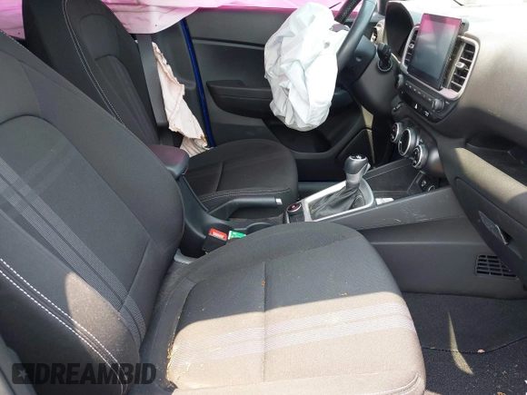 2024 Hyundai Venue SEL z VIN KMHRC8A39RU298832, wystawiony jako IAAI lot #42419329 z przebiegiem 7 582 mil mil oraz . Historia ofert i sprzedaży dostępna na DreamBid. Obrazek 5.