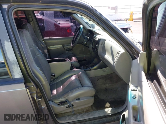 1996 Ford Explorer XL with VIN 1FMDU34X5TZB86872, listed as a IAAI auction lot 42573906 with 118,304 mi miles and . Bid and sale history available at DreamBid. Image 5.