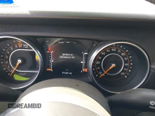 2018 Jeep Wrangler Unlimited Sahara z VIN 1C4HJXEG5JW194523, wystawiony jako IAAI lot #42056557 z przebiegiem 71 141 mil mil oraz . Historia ofert i sprzedaży dostępna na DreamBid. Obrazek 7.
