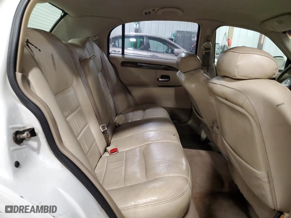 2000 Lincoln Town Car Executive with VIN 1LNHM81W7YY788180, listed as a Copart auction lot 41430055 with 208,237 mi miles and Non Repairable. Bid and sale history available at carsss.com. Image 10.