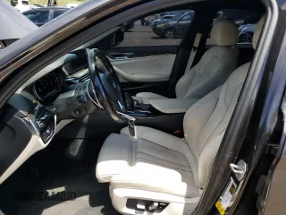 2018 BMW 5 Series 530i z VIN WBAJA5C51JWA37594, wystawiony jako Copart lot #63375575 z przebiegiem 139 974 mil mil oraz Czysty tytuł • Clean title. Historia ofert i sprzedaży dostępna na DreamBid. Obrazek 7.