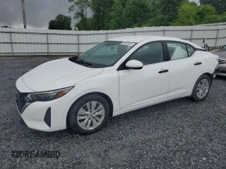 2024 Nissan Sentra S z VIN 3N1AB8BV0RY284418, wystawiony jako Copart lot #56838965 z przebiegiem 46 435 mil mil oraz Czysty tytuł • Clean title. Historia ofert i sprzedaży dostępna na DreamBid. Obrazek 1.