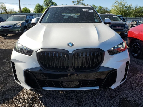 2025 BMW X5 xDrive40i z VIN 5UX23EU08S9Z95423, wystawiony jako Copart lot #55777635 z przebiegiem 695 mil mil oraz Szkoda całkowita • Salvage title. Historia ofert i sprzedaży dostępna na DreamBid. Obrazek 5.