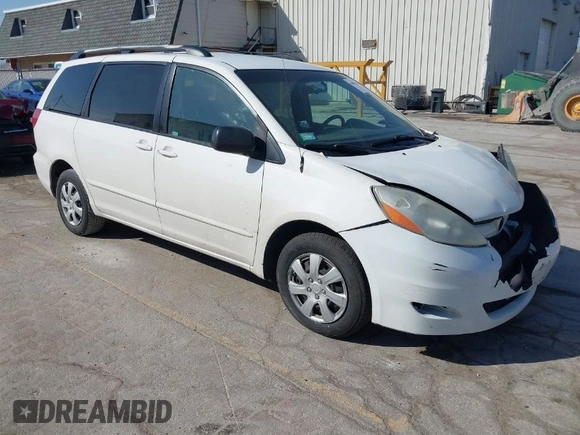2008 Toyota Sienna CE with VIN 5TDZK23C28S132690, listed as a IAAI auction lot 41807126 with 198,152 mi miles. Bid and sale history available at carsss.com. Image 1.