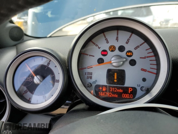2009 MINI Convertible с VIN WMWMR33589TU96481, выставлен на аукционе Copart как лот 45398985 с пробегом 144 792 миль миль и Чистый • Clean title. История ставок и продаж доступна на DreamBid. Изображение 9.