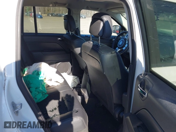 2016 Jeep Compass Sport z VIN 1C4NJCBA4GD785748, wystawiony jako IAAI lot #41585747 z przebiegiem Nie podano mil oraz . Historia ofert i sprzedaży dostępna na DreamBid. Obrazek 8.