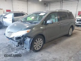 2011 Toyota Sienna XLE with VIN 5TDDK3DC6BS025101, listed as a IAAI auction lot 41473796 with 211,467 mi miles. Bid and sale history available at carsss.com. Image 2.