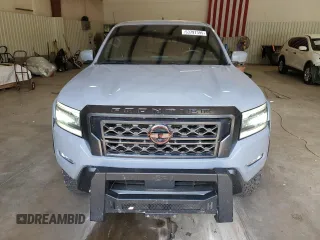 2023 Nissan Frontier Pro-4X z VIN 1N6ED1EK6PN624132, wystawiony jako Copart lot #53797395 z przebiegiem 55 344 mil mil oraz Szkoda całkowita • Salvage title. Historia ofert i sprzedaży dostępna na DreamBid. Obrazek 5.