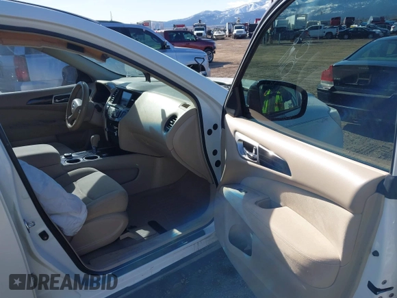 2013 Nissan Pathfinder S with VIN 5N1AR2MM1DC613862, listed as a IAAI auction lot 41777620 with 138,312 mi miles. Bid and sale history available at carsss.com. Image 5.