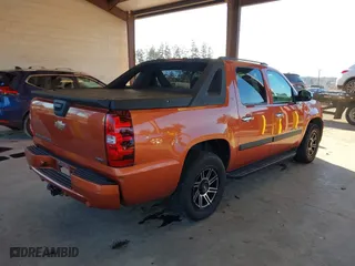 2008 Chevrolet Avalanche LS with VIN 3GNFK123X8G250104, listed as a IAAI auction lot 41383556 with 244,654 mi miles. Bid and sale history available at carsss.com. Image 4.