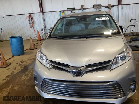 2018 Toyota Sienna XLE z VIN 5TDDZ3DC1JS190712, wystawiony jako Copart lot #62282255 z przebiegiem 63 438 mil mil oraz Szkoda całkowita • Salvage title. Historia ofert i sprzedaży dostępna na DreamBid. Obrazek 5.