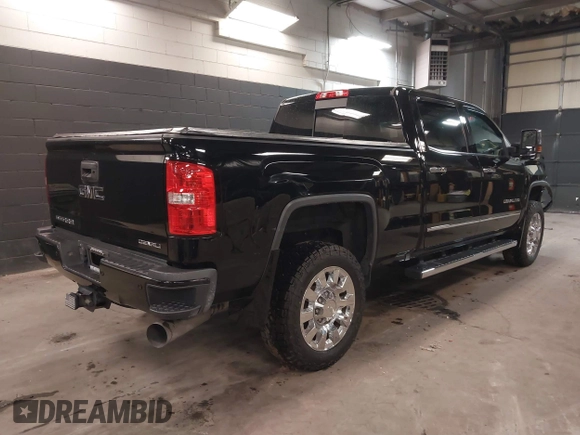 2019 GMC Sierra 2500HD Denali with VIN 1GT12SEY6KF105182, listed as a IAAI auction lot 41522040 with 47,124 mi miles. Bid and sale history available at carsss.com. Image 4.