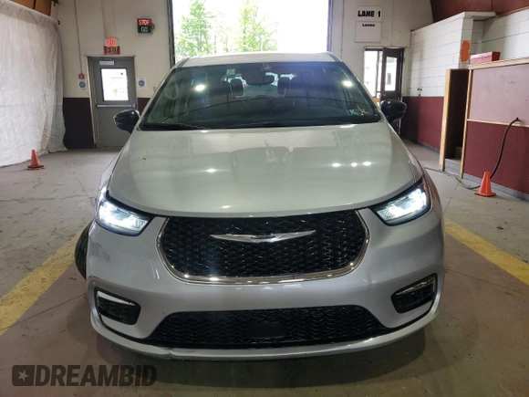 2024 Chrysler Pacifica Hybrid Select z VIN 2C4RC1S78RR150441, wystawiony jako Copart lot #55678105 z przebiegiem 26 612 mil mil oraz Tytuł czysty. Historia ofert i sprzedaży dostępna na DreamBid. Obrazek 5.