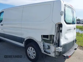 2017 Ford Transit z VIN 1FTYR1ZM6HKA75130, wystawiony jako IAAI lot #42691367 z przebiegiem 112 758 mil mil oraz . Historia ofert i sprzedaży dostępna na DreamBid. Obrazek 6.