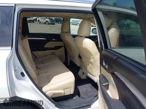 2016 Toyota Highlander XLE z VIN 5TDKKRFH3GS170784, wystawiony jako IAAI lot #42091024 z przebiegiem 83 300 mil mil oraz . Historia ofert i sprzedaży dostępna na DreamBid. Obrazek 8.