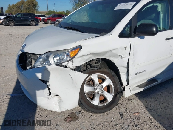 2012 Toyota Sienna with VIN 5TDZK3DC7CS270240, listed as a IAAI auction lot 40539452 with 92,738 mi miles. Bid and sale history available at carsss.com. Image 6.