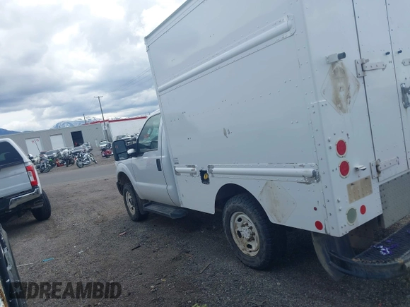 2015 Ford F-250 XL with VIN 1FDBF2B67FED21660, listed as a IAAI auction lot 42014093 with 560,205 mi miles and . Bid and sale history available at DreamBid. Image 14.