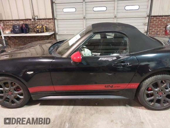 2018 FIAT 124 Spider Classica z VIN JC1NFAEK8J0133673, wystawiony jako IAAI lot #41596589 z przebiegiem 55 703 mil mil oraz . Historia ofert i sprzedaży dostępna na DreamBid. Obrazek 14.