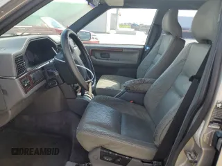 1995 Volvo 960 z VIN YV1KW9617S1025139, wystawiony jako Copart lot #74299394 z przebiegiem 92 545 mil mil oraz Szkody całkowita. Historia ofert i sprzedaży dostępna na DreamBid. Obrazek 7.