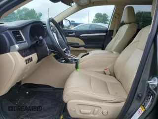 2018 Toyota Highlander SE with VIN 5TDJZRFH8JS888491, listed as a Copart auction lot 61197555 with Not provided miles and Salvage title. Bid and sale history available at DreamBid. Image 7.