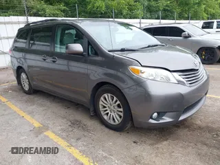 2012 Toyota Sienna XLE AAS z VIN 5TDYK3DC4CS216437, wystawiony jako IAAI lot #42550624 z przebiegiem 253 123 mil mil oraz . Historia ofert i sprzedaży dostępna na DreamBid. Obrazek 1.