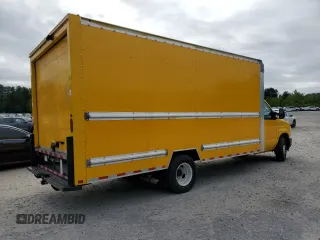 2022 Ford Econoline Cargo z VIN 1FDWE3FN6NDC11716, wystawiony jako Copart lot #57756385 z przebiegiem 89 924 mil mil oraz Tytuł czysty. Historia ofert i sprzedaży dostępna na DreamBid. Obrazek 3.