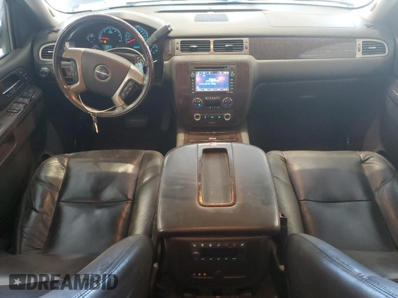 2010 GMC Yukon Denali z VIN 1GKUKEEFXAR179946, wystawiony jako Copart lot #57218255 z przebiegiem 155 971 mil mil oraz Czysty tytuł • Clean title. Historia ofert i sprzedaży dostępna na DreamBid. Obrazek 8.
