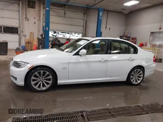2011 BMW 3 Series 328i z VIN WBAPH5G57BNM82328, wystawiony jako IAAI lot #42130819 z przebiegiem 117 047 mil mil oraz . Historia ofert i sprzedaży dostępna na DreamBid. Obrazek 14.