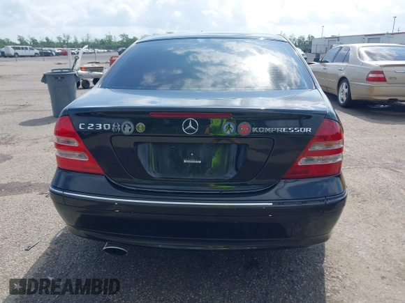 2004 Mercedes-Benz C 230 Kompressor z VIN WDBRF40J64F505984, wystawiony jako IAAI lot #42108989 z przebiegiem 120 383 mil mil oraz . Historia ofert i sprzedaży dostępna na DreamBid. Obrazek 16.