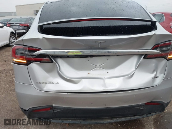 2017 Tesla Model X 90D z VIN 5YJXCDE23HF067843, wystawiony jako IAAI lot #42347649 z przebiegiem Nie podano mil oraz . Historia ofert i sprzedaży dostępna na DreamBid. Obrazek 6.