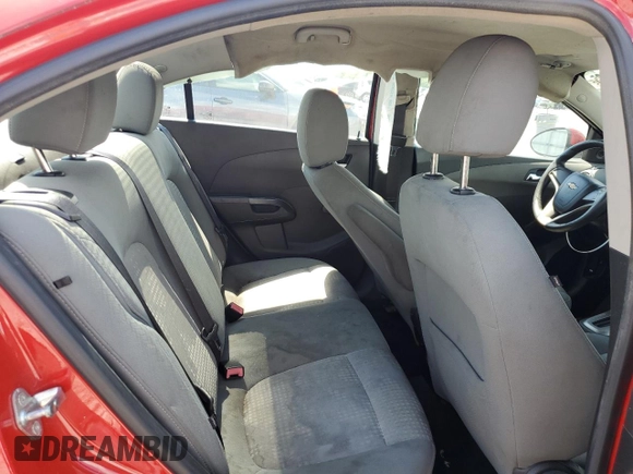 2012 Chevrolet Sonic LS z VIN 1G1JA5SH2C4174661, wystawiony jako Copart lot #56650635 z przebiegiem 128 258 mil mil oraz Szkoda całkowita • Salvage title. Historia ofert i sprzedaży dostępna na DreamBid. Obrazek 10.