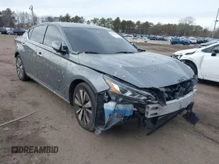 2020 Nissan Altima 2.5 SL with VIN 1N4BL4EV8LC121363, listed as a IAAI auction lot 41589453 with 81,708 mi miles. Bid and sale history available at carsss.com. Image 1.