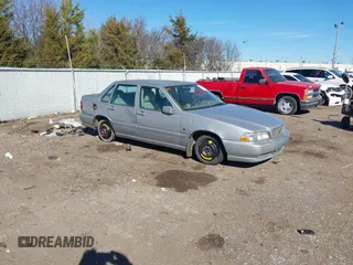 1999 Volvo S70 z VIN YV1LS56D4X2567657, wystawiony jako IAAI lot #41383089 z przebiegiem Nie podano mil oraz . Historia ofert i sprzedaży dostępna na DreamBid. Obrazek 1.
