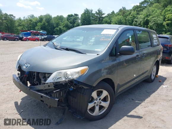 2012 Toyota Sienna z VIN 5TDZK3DC8CS274703, wystawiony jako IAAI lot #39643784 z przebiegiem 111 572 mil mil oraz . Historia ofert i sprzedaży dostępna na DreamBid. Obrazek 2.