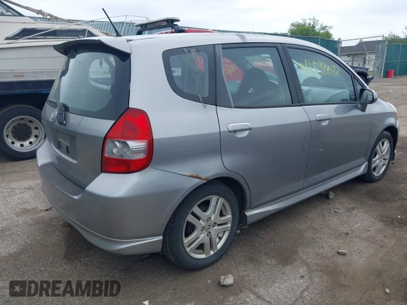 2008 Honda Fit Sport z VIN JHMGD38618S006224, wystawiony jako IAAI lot #42530072 z przebiegiem 147 780 mil mil oraz . Historia ofert i sprzedaży dostępna na DreamBid. Obrazek 4.