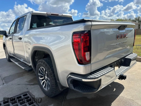 2021 GMC Sierra 1500 with VIN 3GTP8AEF4MG110674, listed as a Copart auction lot 81534724 with 57,979 mi miles and Clean Title. Bid and sale history available at DreamBid. Image 3.