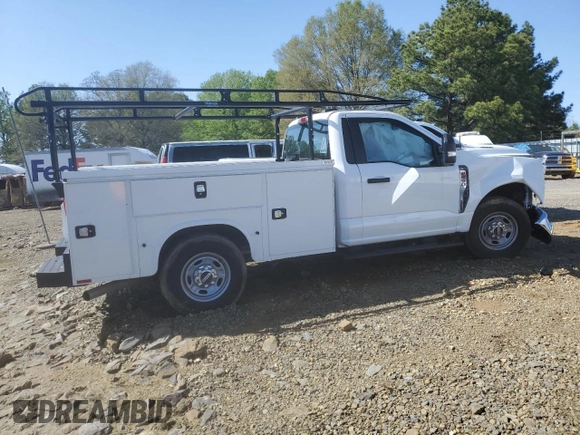 2024 Ford F-250 XL z VIN 1FTBF2AA7REC15708, wystawiony jako Copart lot #51758485 z przebiegiem 1 139 mil mil oraz Szkoda całkowita • Salvage title. Historia ofert i sprzedaży dostępna na DreamBid. Obrazek 3.